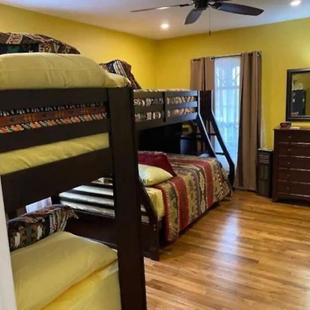 Stockyards!-1 Block Away ! Cowboy Cottage Sleeps 9 Fort Worth Ngoại thất bức ảnh