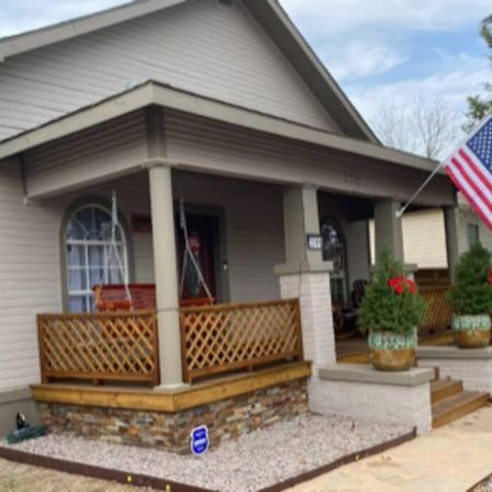 Stockyards!-1 Block Away ! Cowboy Cottage Sleeps 9 Fort Worth Ngoại thất bức ảnh