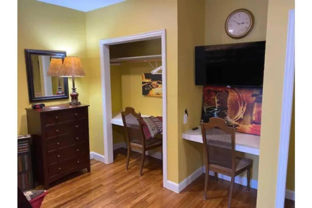 Stockyards!-1 Block Away ! Cowboy Cottage Sleeps 9 Fort Worth Ngoại thất bức ảnh