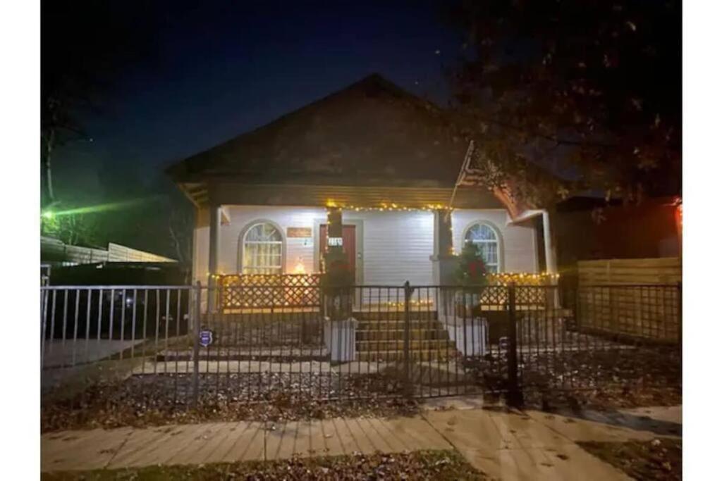 Stockyards!-1 Block Away ! Cowboy Cottage Sleeps 9 Fort Worth Ngoại thất bức ảnh