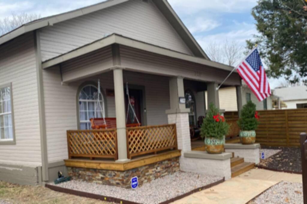 Stockyards!-1 Block Away ! Cowboy Cottage Sleeps 9 Fort Worth Ngoại thất bức ảnh